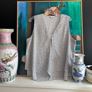 ALFRED SUNG Geometric Black and White Blouse